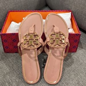 🩴 Tory Burch Metal Miller Leather Thong Sandals; Pink Moon/Gold 🩴